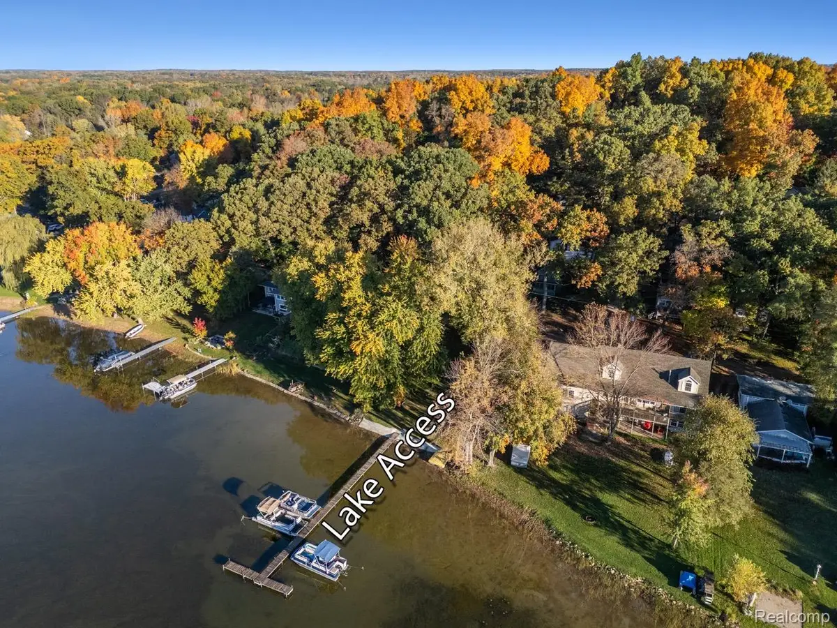 5718 Joslin Lake DR, Gregory, MI 48137 - #1