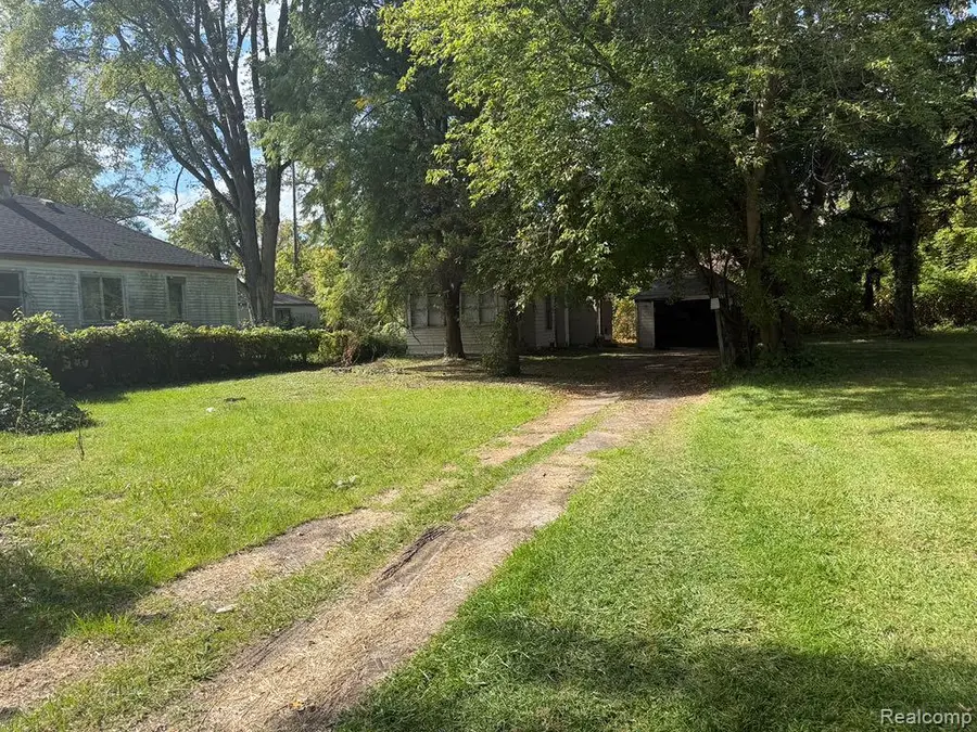 15877 Pierson ST, Detroit, MI 48223 - #3