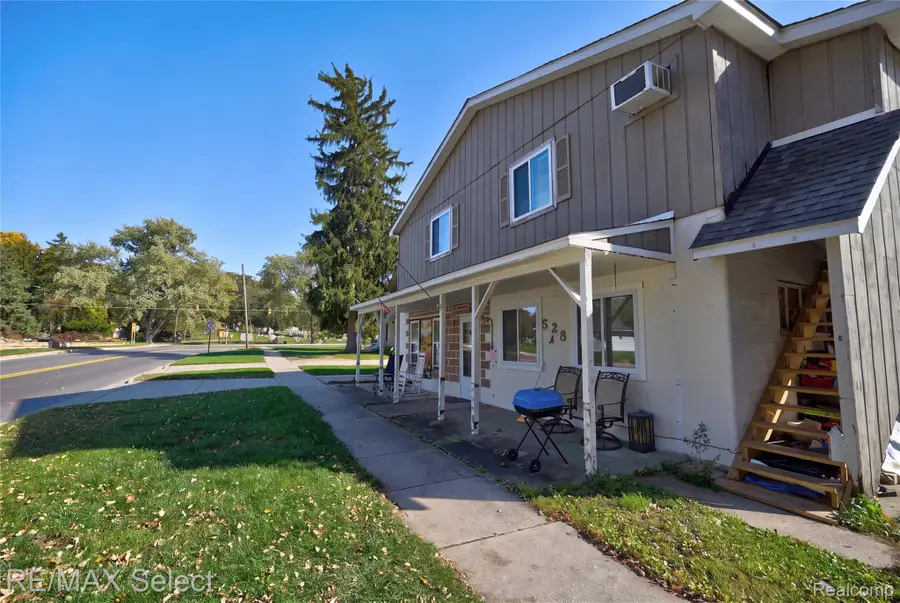 528 E Broad ST, Linden, MI 48451 - #2