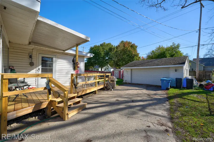 528 E Broad ST, Linden, MI 48451 - #3