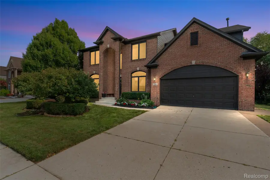 22344 Woodlake DR, Macomb, MI 48044 - #2