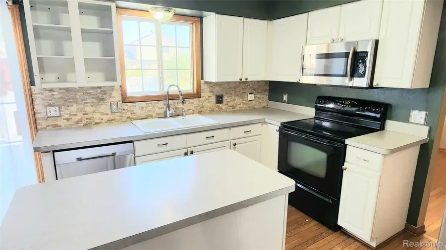 22101 Sylvan AVE, Brownstown, MI 48134 - #3