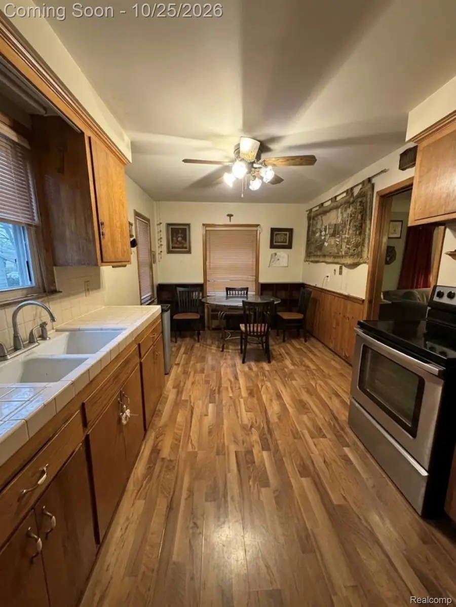 21004 Caledonia AVE, Hazel Park, MI 48030 - #2
