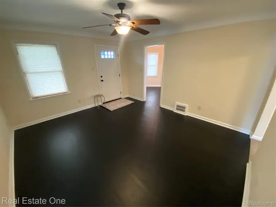 7515 Coleman ST, Dearborn, MI 48126 - #3