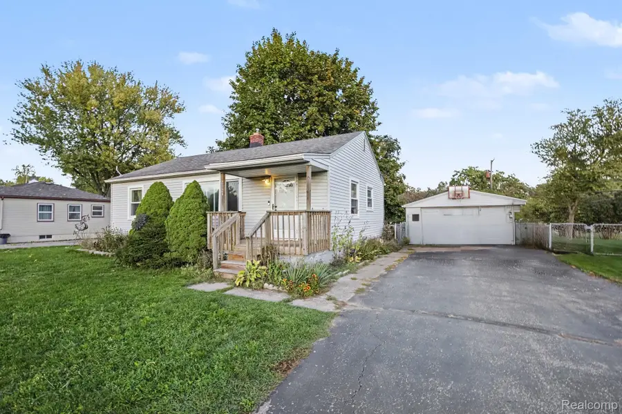 2024 Crescent Lake RD, Waterford, MI 48329 - #2