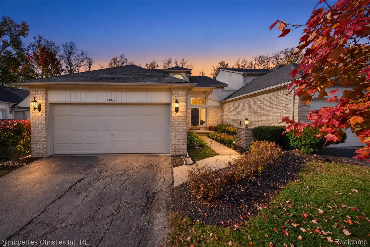 29461 Cove Creek LN, Farmington Hills, MI 48334 - #1