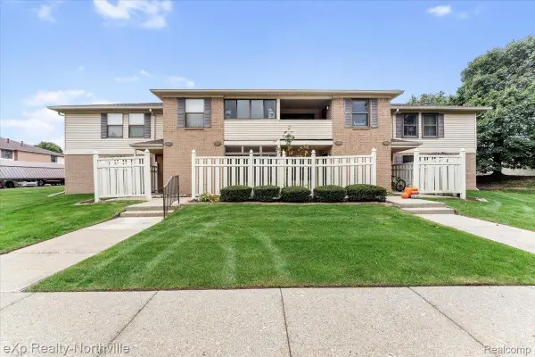 19673 Northridge DR 10 # 83, Northville, MI 48167