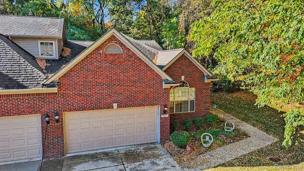 9597 Kingsway CIR, Clarkston, MI 48348