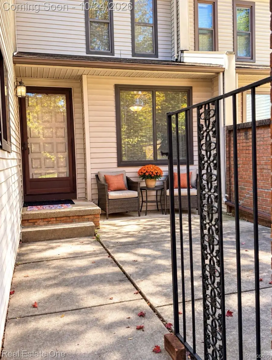1004 Willow Grove CT, Rochester Hills, MI 48307 - #2