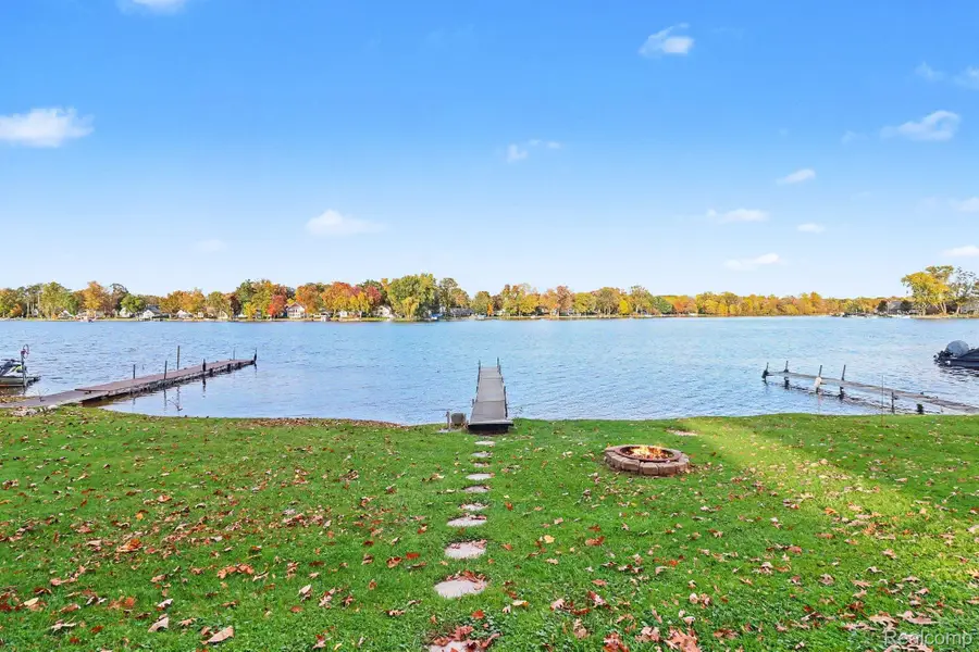 5512 Wildwood DR, Howell, MI 48843 - #3