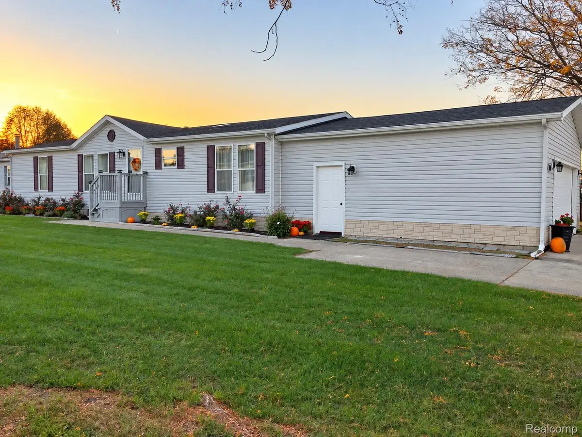 4481 Grape Vine DR, Howell, MI 48843 - #1