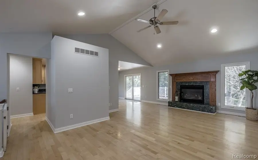5690 White Lake RD, Clarkston, MI 48346 - #3
