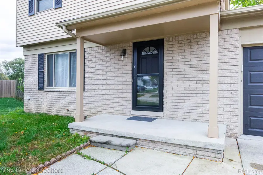 35604 Eastmont DR, Sterling Heights, MI 48312 - #3