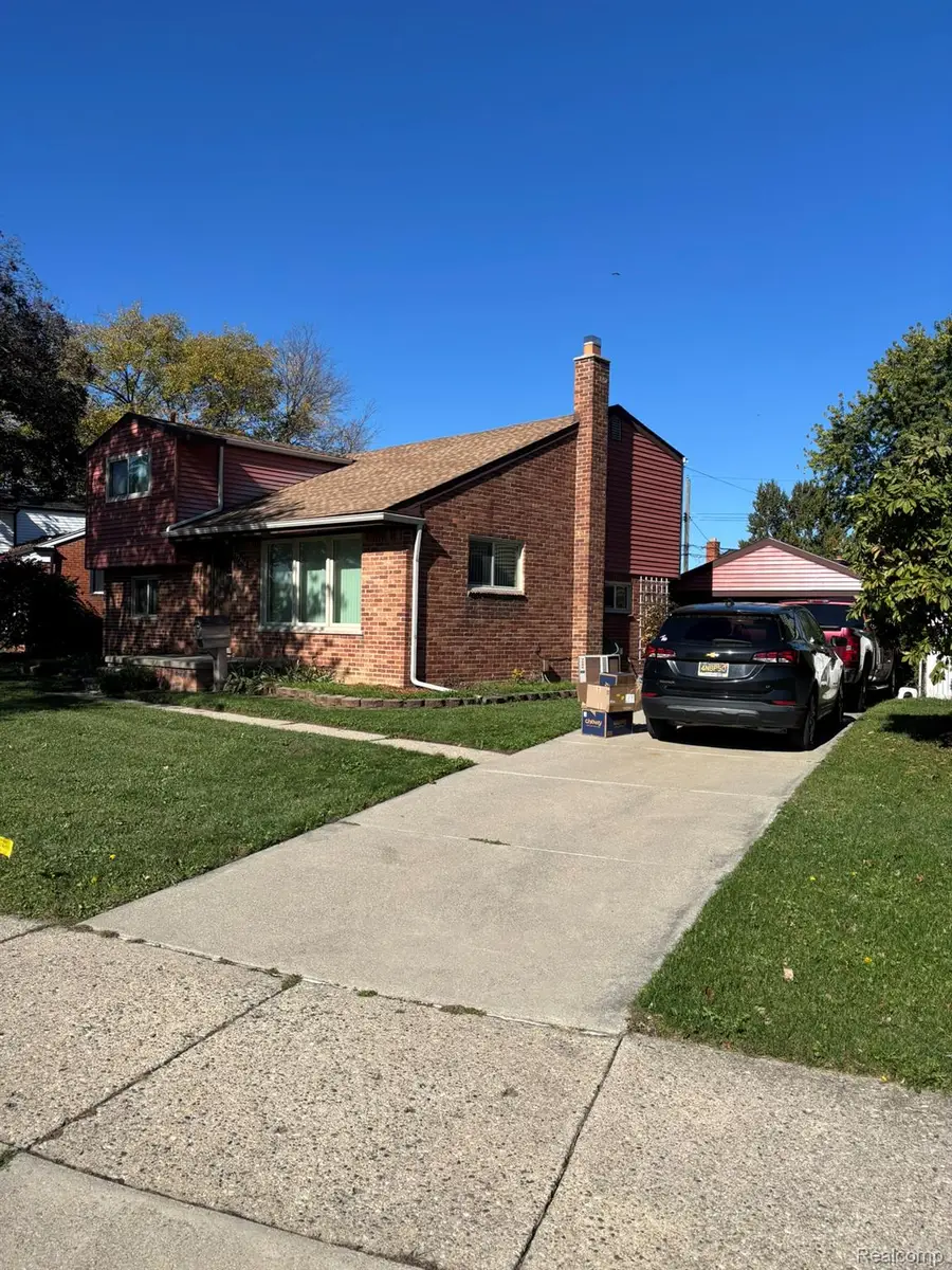 32510 Maplewood ST, Garden City, MI 48135 - #2