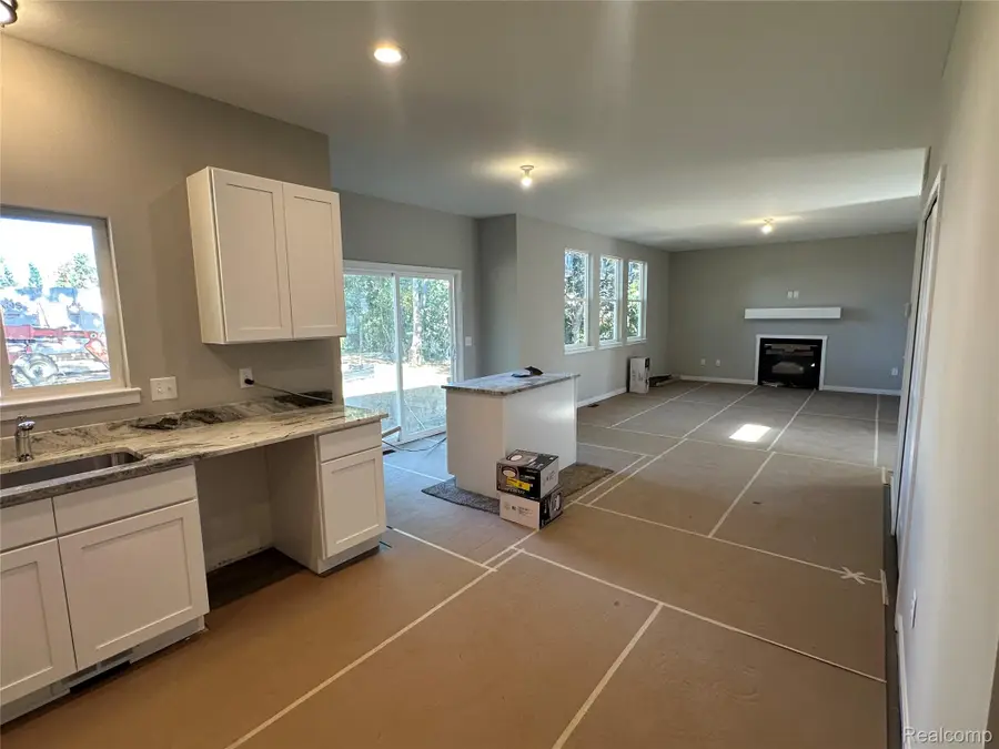 37656 Schoolcraft RD, Livonia, MI 48150 - #3