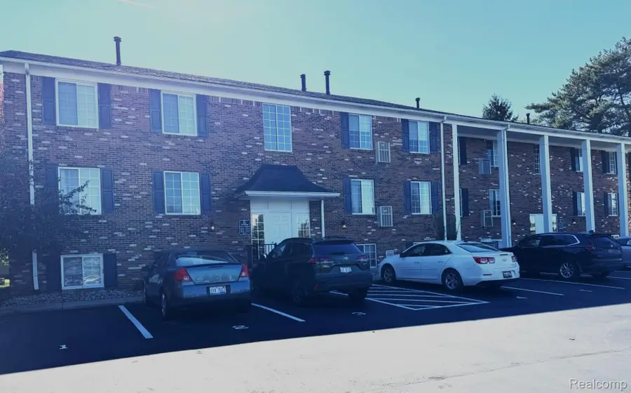 515 W Highland RD E # E 3, Howell, MI 48843 - #2