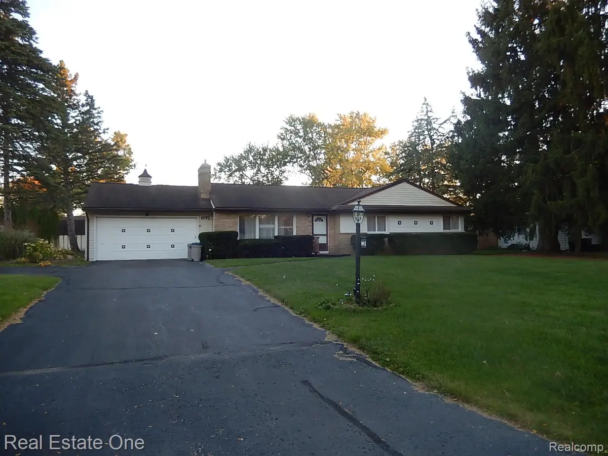 1092 Woodworth DR, Grand Blanc, MI 48439 - #1