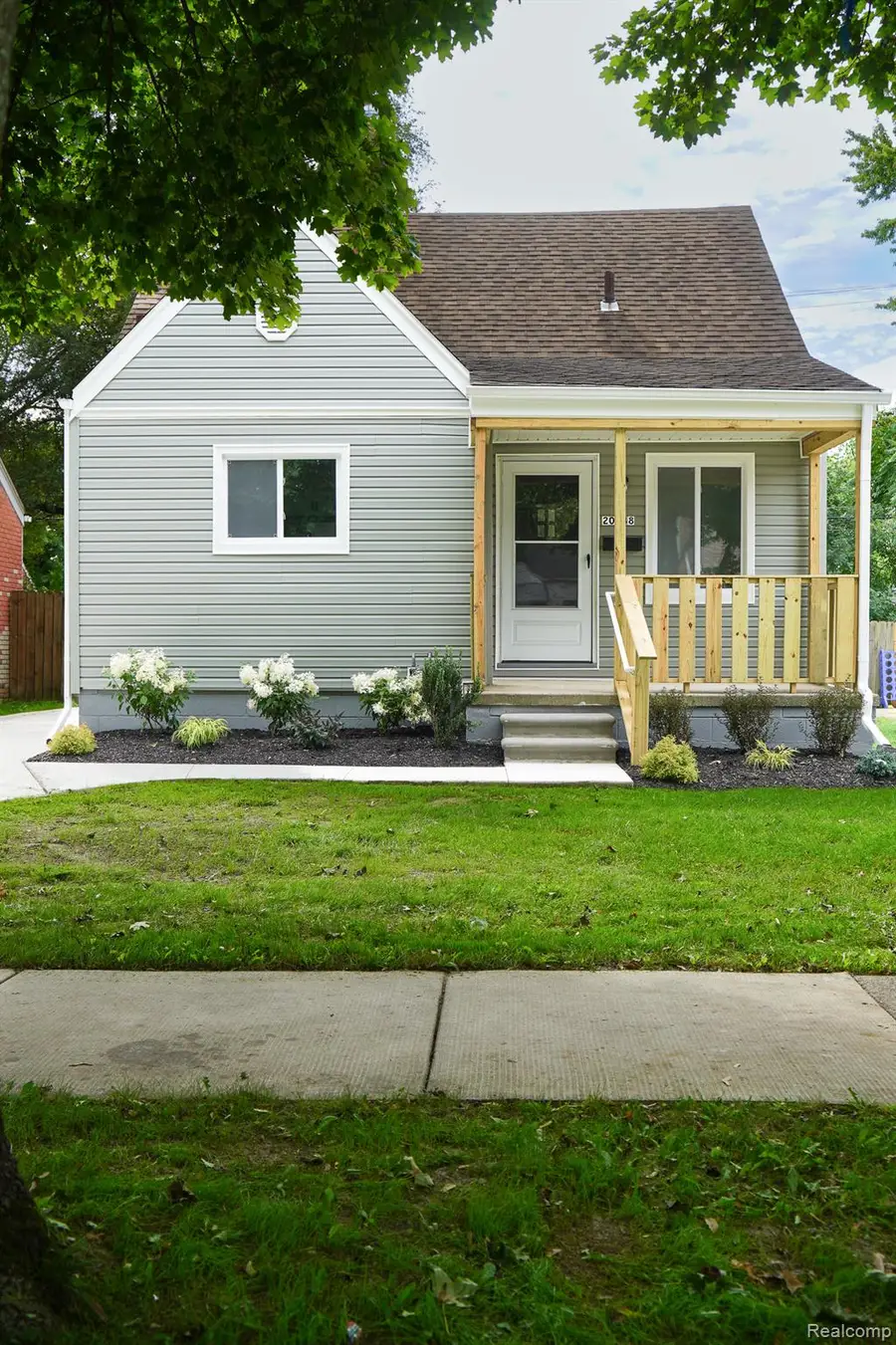 20048 Washtenaw ST, Harper Woods, MI 48225 - #2
