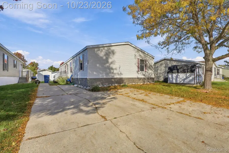 1220 Briar Downs LN, Burton, MI 48529 - #3