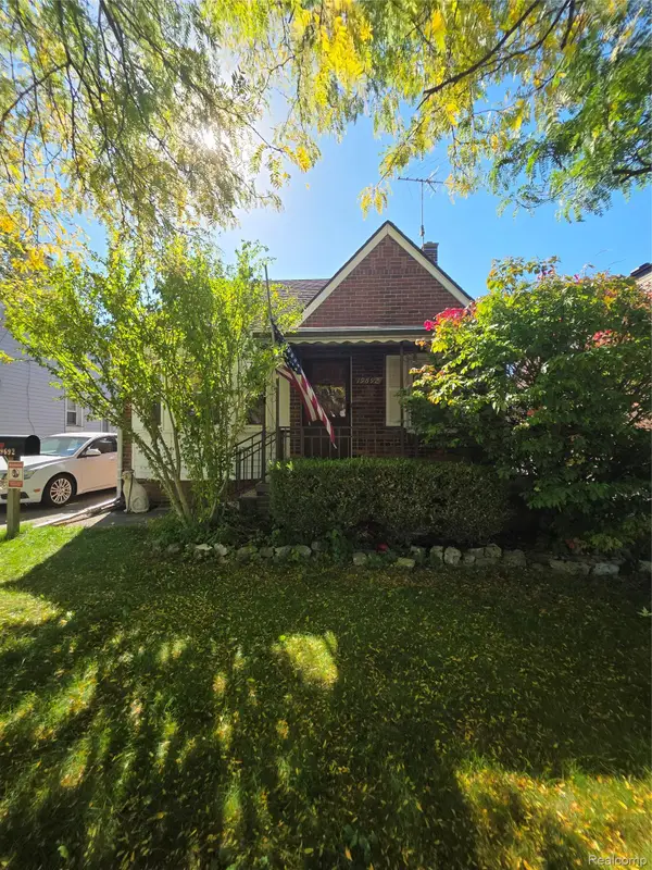 19692 Roscommon ST, HarperWoods, MI 48225