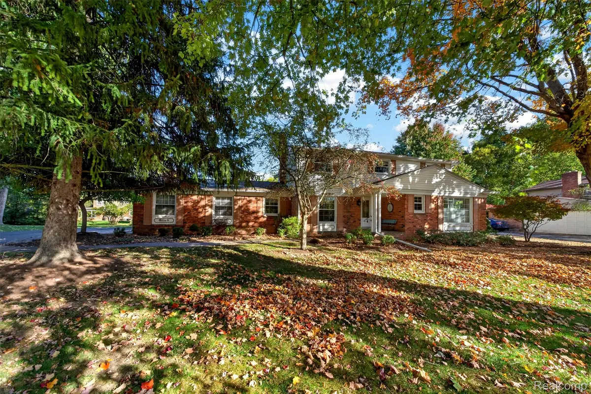5533 Priory LN, Bloomfield, MI 48301 - #1