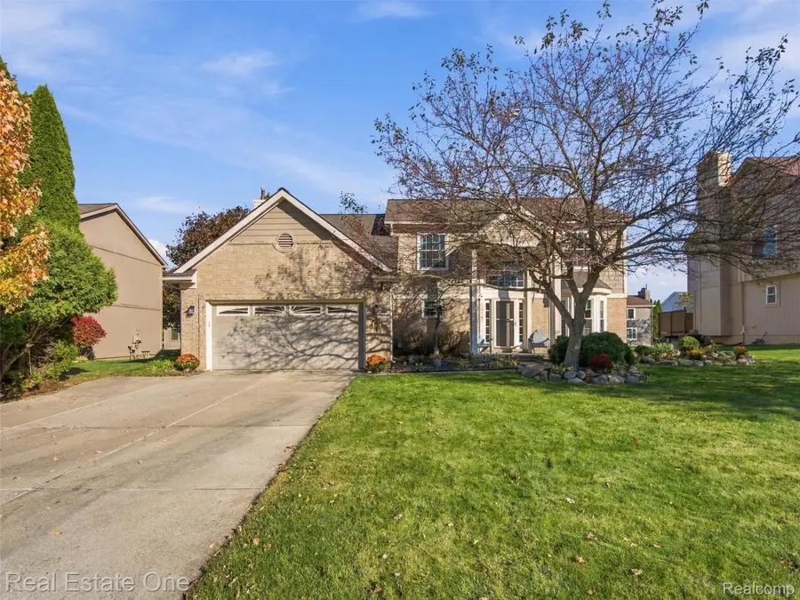5606 Adderstone DR, Clarkston, MI 48346 - #3