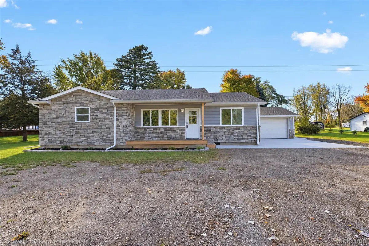 3035 Ponemah DR, Fenton, MI 48430 - #1