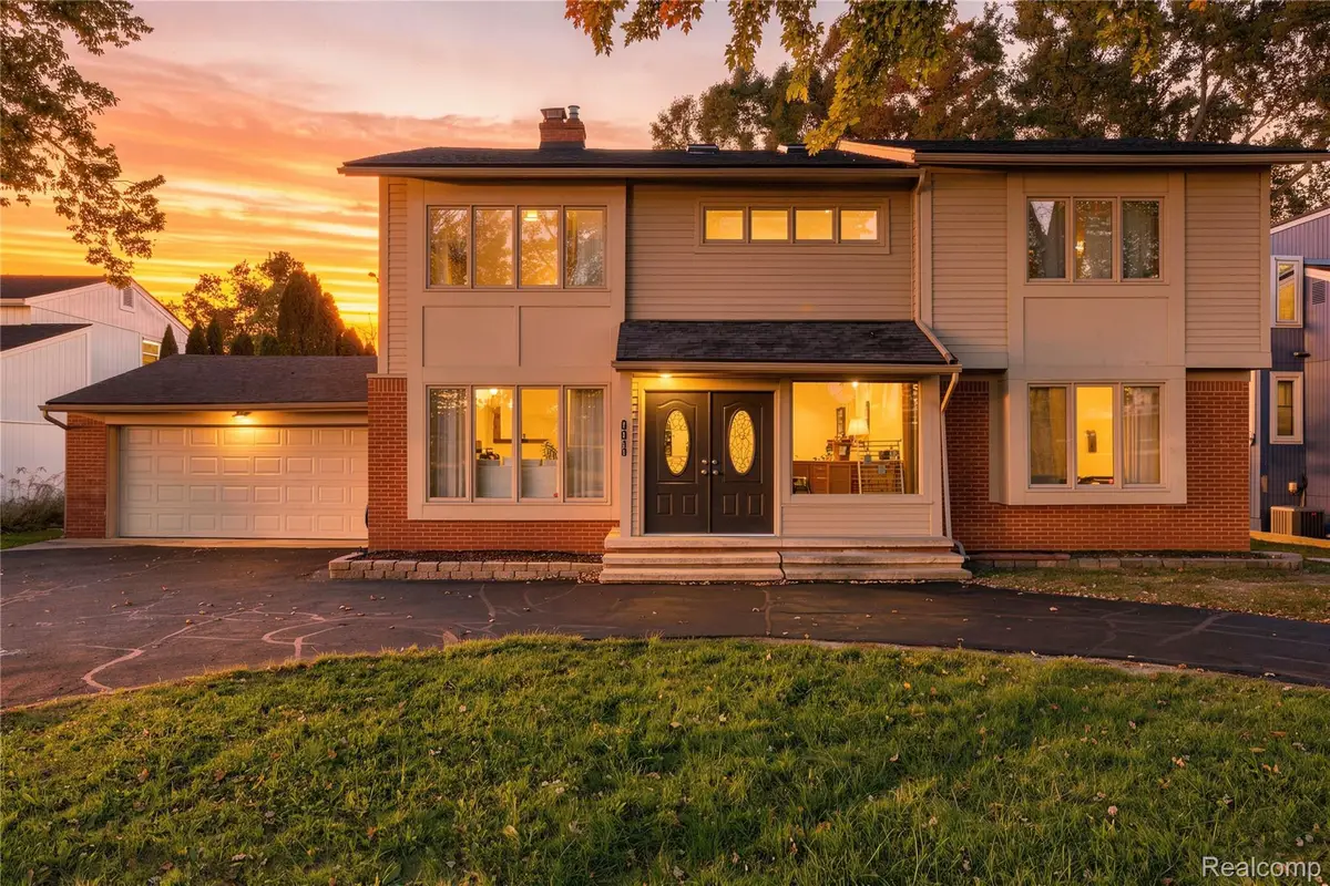 2110 Langham DR, West Bloomfield, MI 48323 - #1