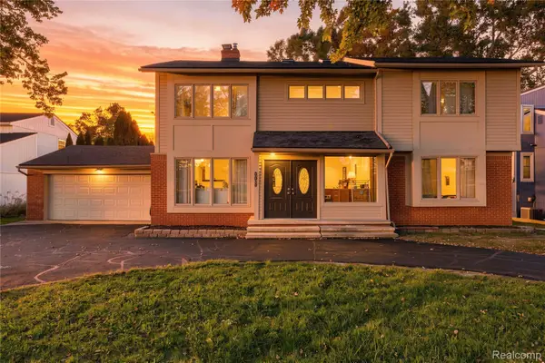 2110 Langham DR, WestBloomfield, MI 48323