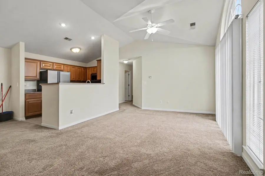 27349 Hidden Oaks DR, Trenton, MI 48183 - #3