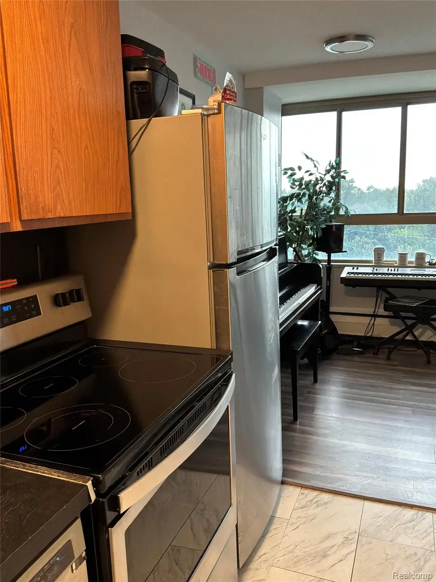 8900 E. Jefferson E. Jefferson AVE  # 602, Detroit, MI 48214 - #3