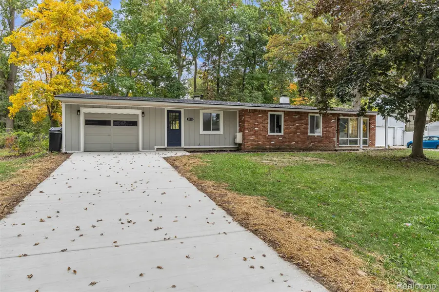 1339 Delta RD, Walled Lake, MI 48390 - #2