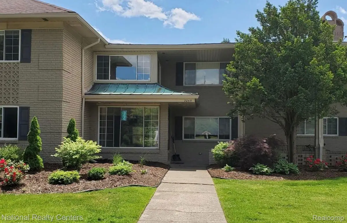 2245 S WALTON BLVD  # Unit 58, Rochester Hills, MI 48309 - #1