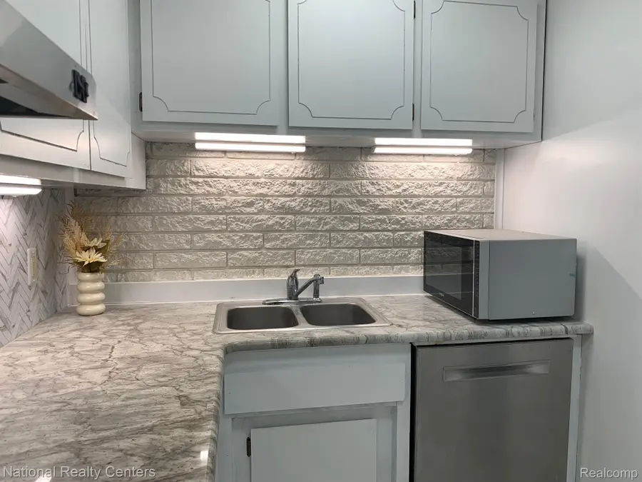2245 S WALTON BLVD  # Unit 58, Rochester Hills, MI 48309 - #3