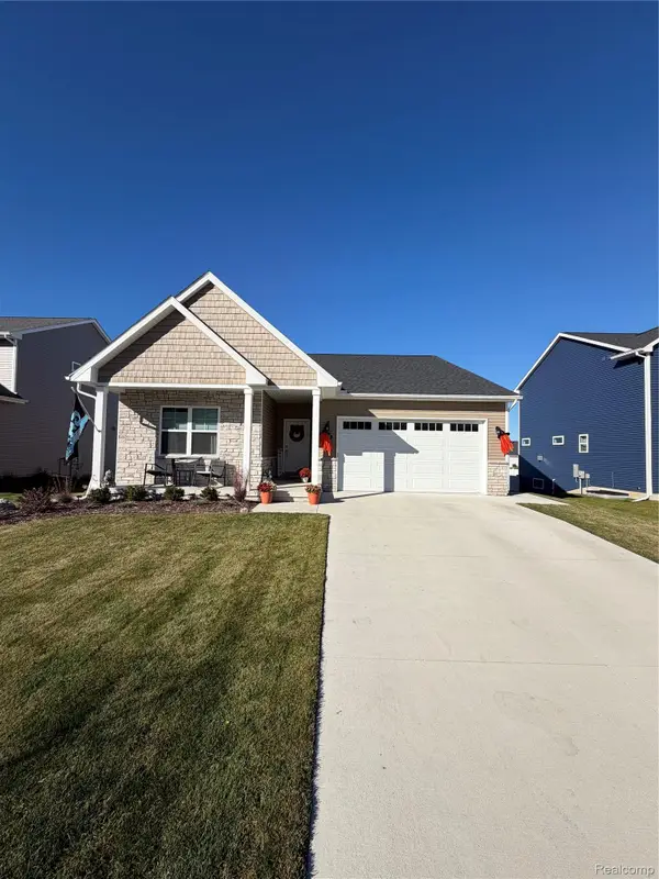 400 Jubilee DR, WhitmoreLake, MI 48189