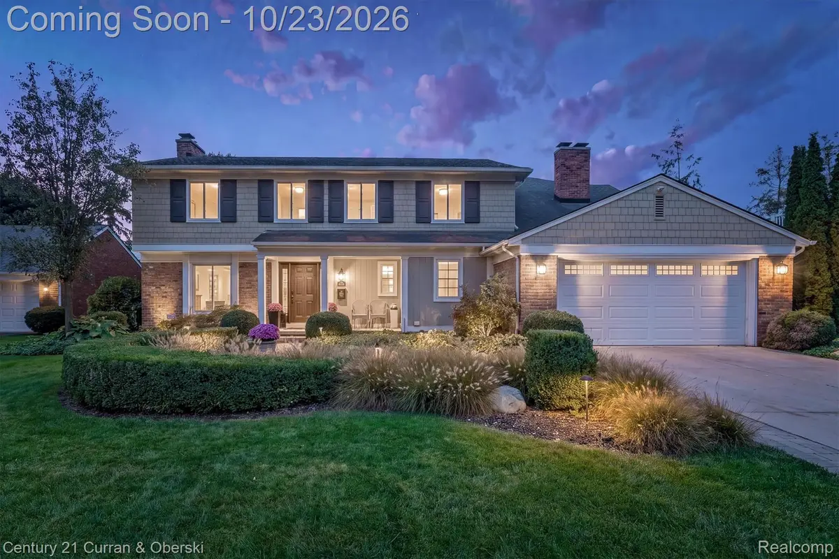 61 Roslyn RD, Village Of Grosse Pointe Shores, MI 48236 - #1
