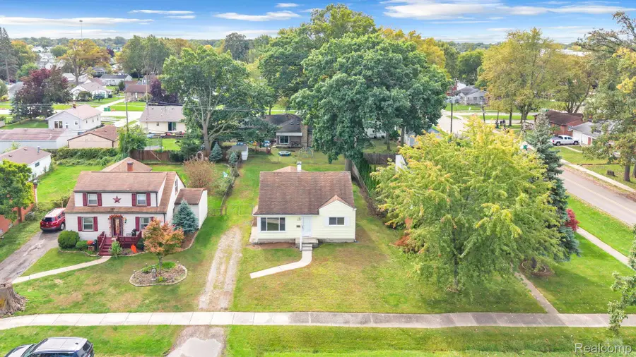 32239 Chester ST, Garden City, MI 48135 - #3