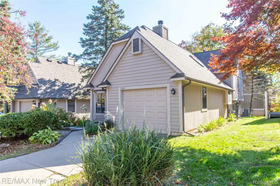 2509 COUNTRY VILLAGE, Ann Arbor, MI 48103 - #3