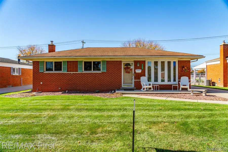 33537 Cornelissen DR, Sterling Heights, MI 48312 - #2