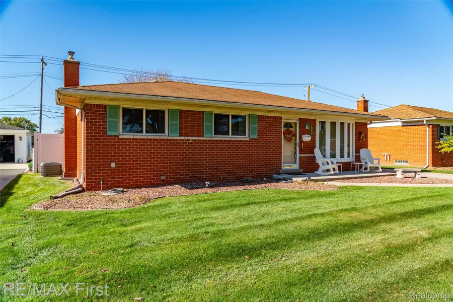 33537 Cornelissen DR, Sterling Heights, MI 48312 - #3