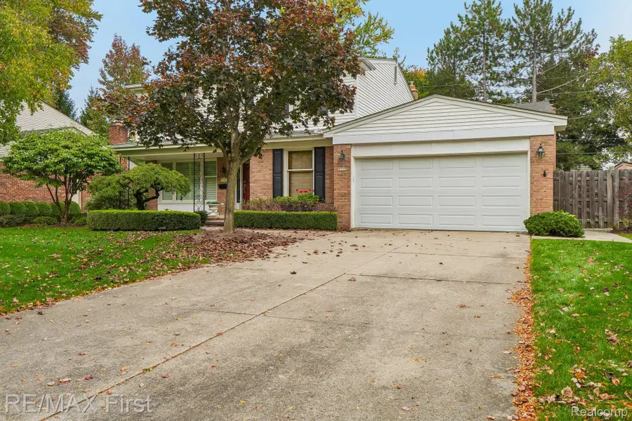3232 Essex DR, Troy, MI 48084 - #2