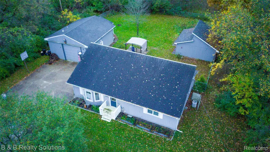 7171 Stanley RD, Flushing, MI 48433 - #3