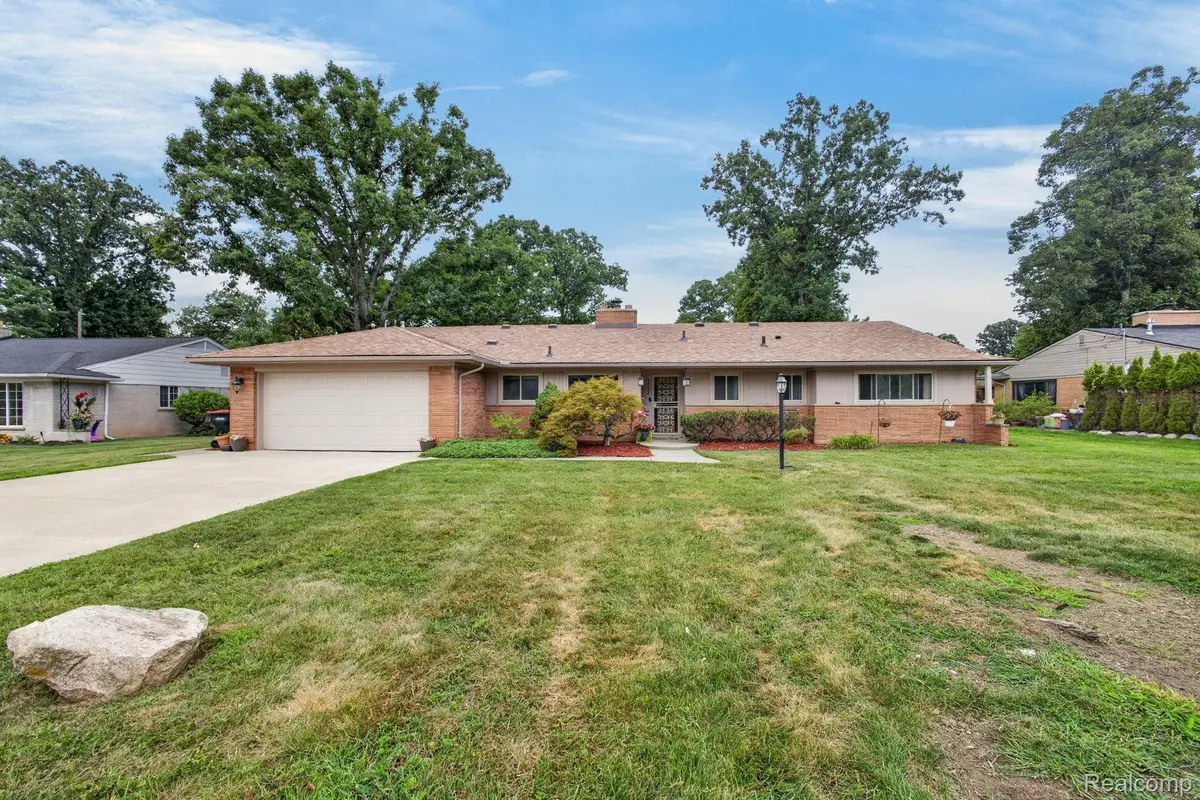22902 S Bellwood DR, Southfield, MI 48034 - #1