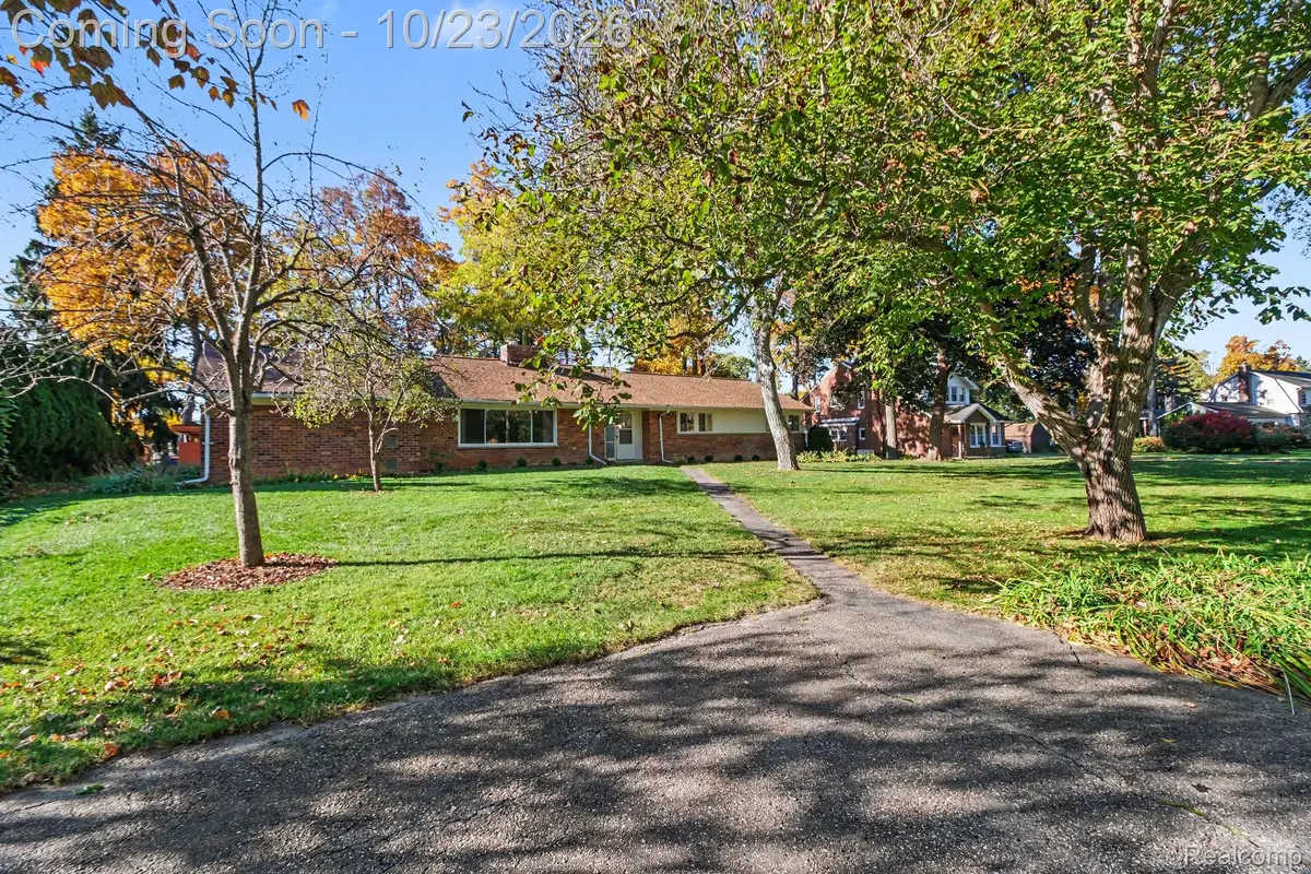 4739 Westlawn PKWY, Waterford, MI 48328 - #1