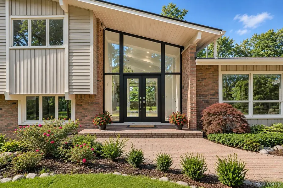 2564 Charel CT, West Bloomfield, MI 48324 - #3