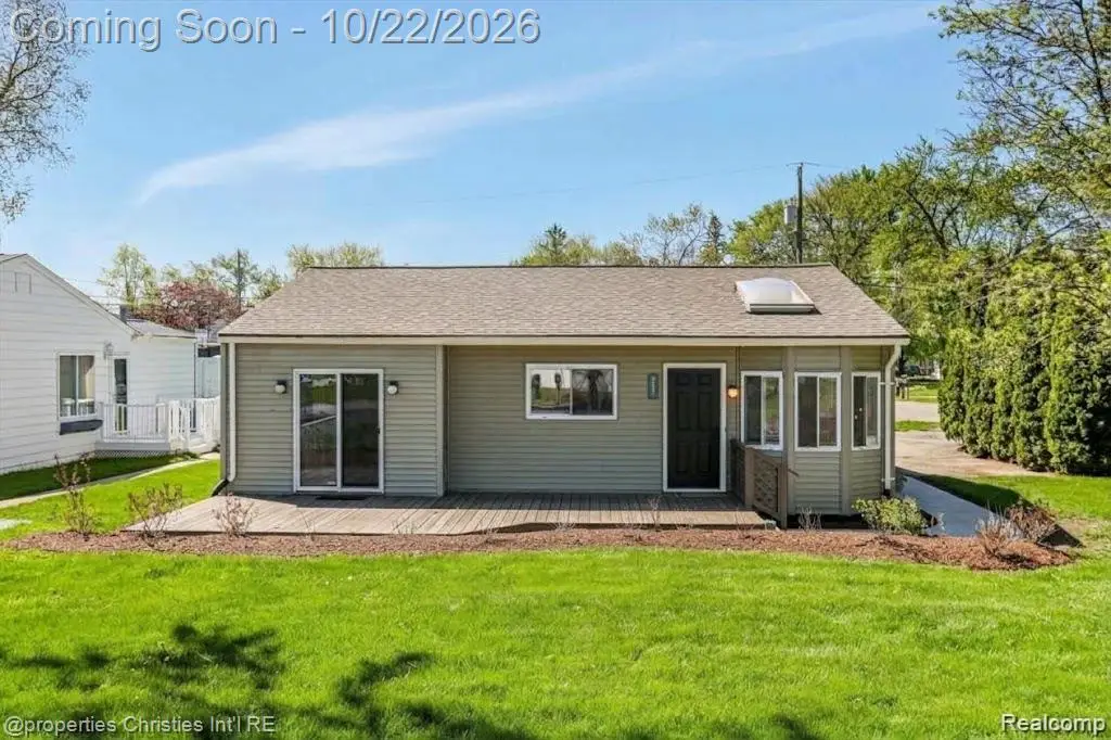 5299 Clinton River DR, Waterford, MI 48327 - #1
