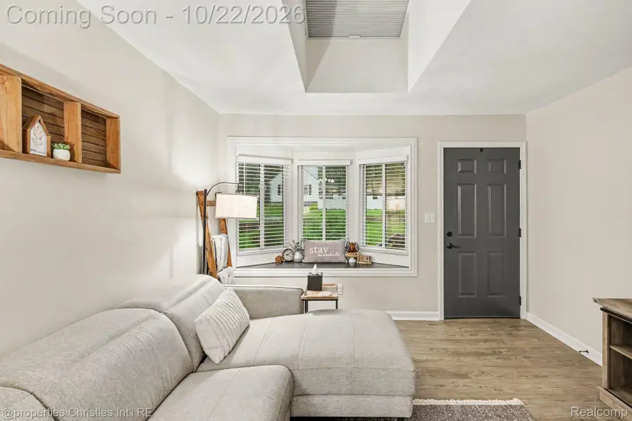 5299 Clinton River DR, Waterford, MI 48327 - #2