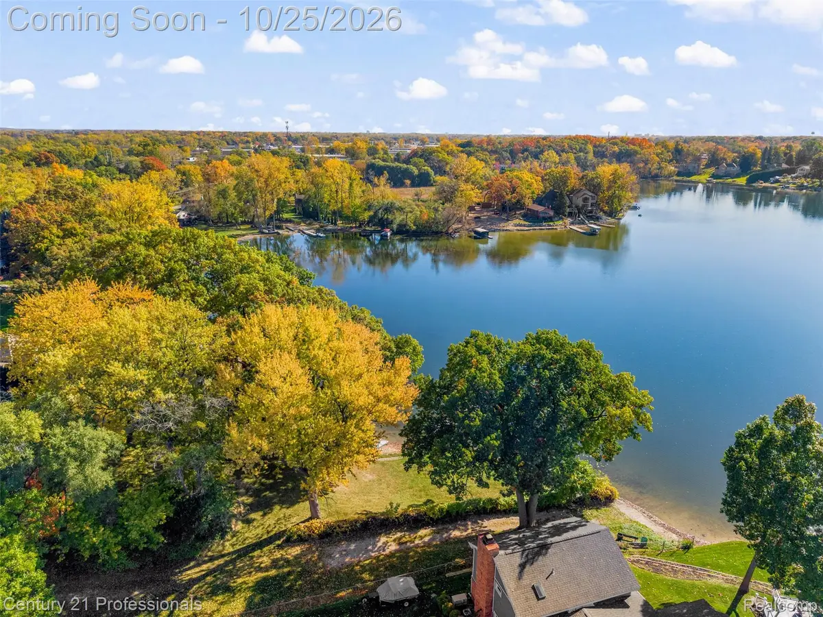 2321 Marwood DR, Waterford, MI 48328 - #1