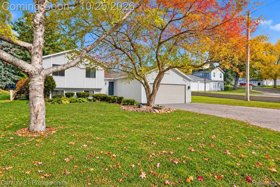 2321 Marwood DR, Waterford, MI 48328 - #3