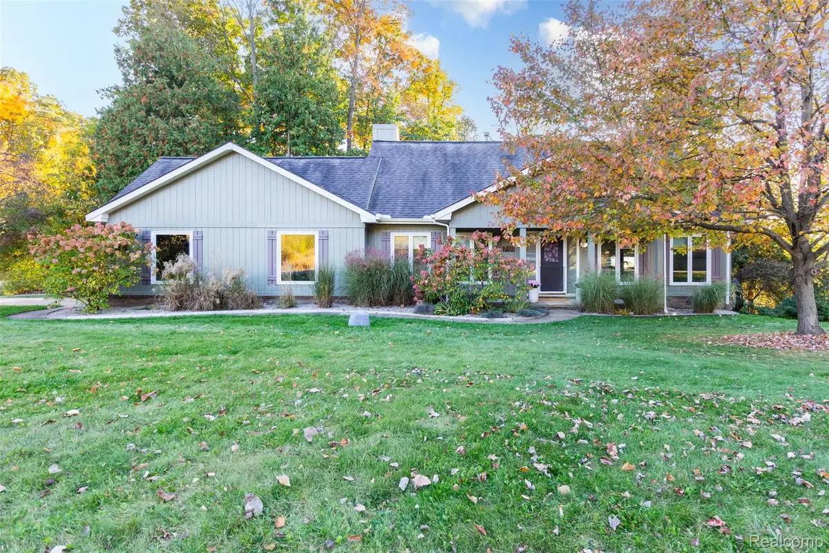 7101 Dark Lake DR, Clarkston, MI 48346 - #1